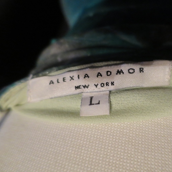 Gown - Picture 3 of 3